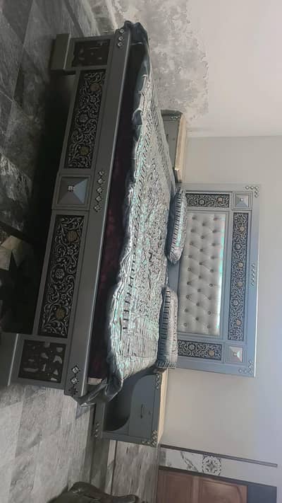 bed + dressing+ metres for sale with deco paint