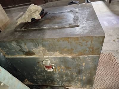 Jewelry polishing machine vibrator