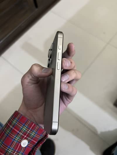 iPhone 15pro natural titanium 128 gb