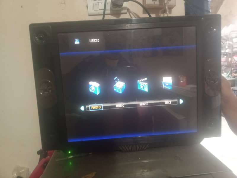 lcd tv 2