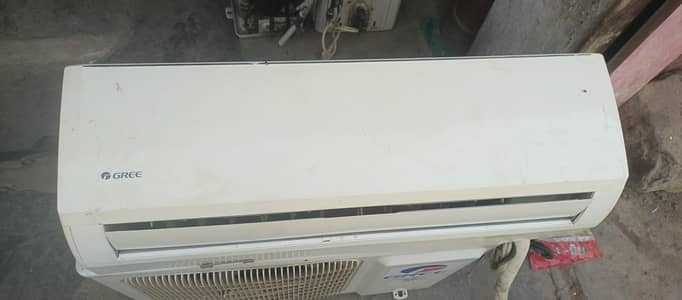 Gree 1Ton non inverter ac