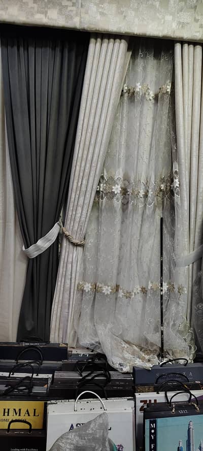 har qesam k design available ha new me sare curtains design Mel sakte