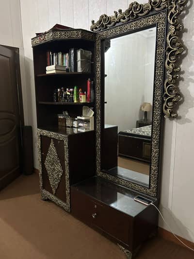 Dressing table
