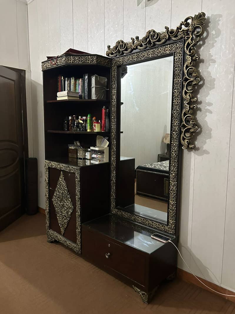 Dressing table 4