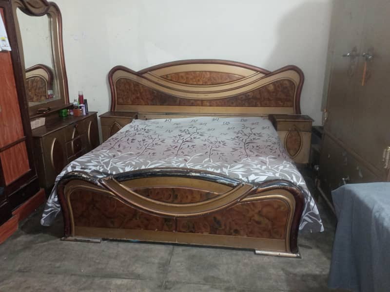 DOUBLE BED AND DRESSING TABLE 1