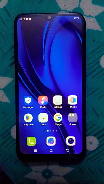 Vivo y17 8gb 256gb 10/10 condition just little glass break front