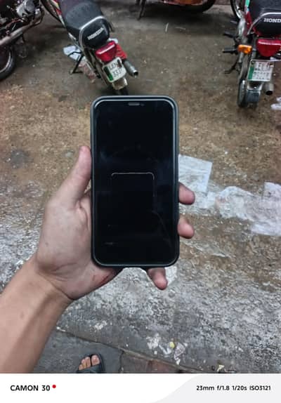 iPhone 11 non PTA 64 GB good condition