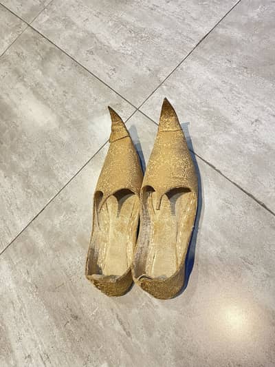 “Traditional Golden Khussa – Lightly Used – Perfect for Weddings”