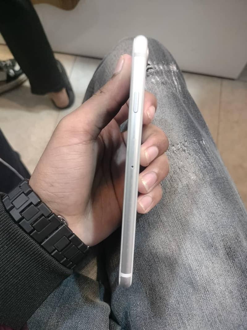 Iphone 8 ( sim working,) 2