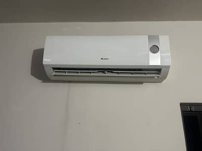 Gree Split Ac 1 Ton Non Inverter/Slightly Used Original Gas