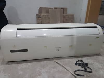 1.5 ton non inverter Electrolux-AC