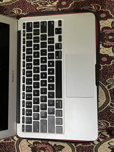 MacBook Air i5 – 9/10 Condition | Budget Friendly Laptop 