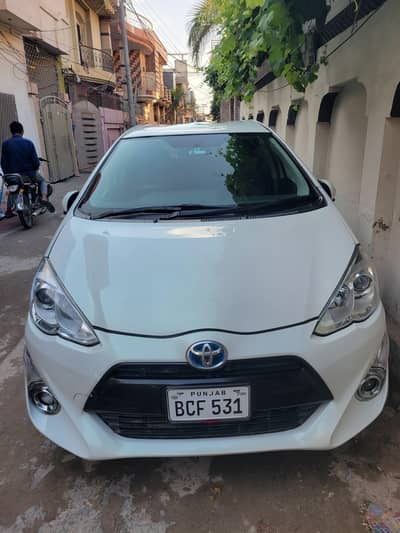 Toyota aqua G varient  2015