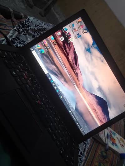 lenovo x260 i5 6th generation 500gb Rom, 8gb Ram