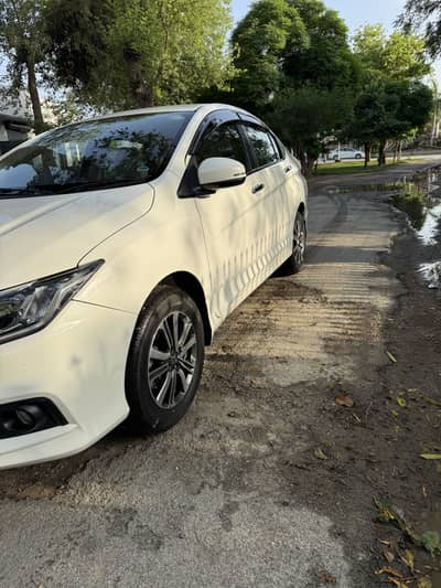 Honda city 1.5 Aspire (03133663767)