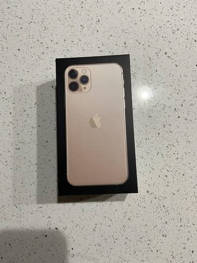 i phone 11 pro 64gb pta approved offlicel box sath hai/ 03256570048