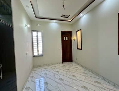 5 MARLA BEAND NEW CONDITION FIRST N SECOND FLOORS AVAILABLE FOR RENT IN CANAL GARDEN NEAR BAHRIA TOWN LAHORE