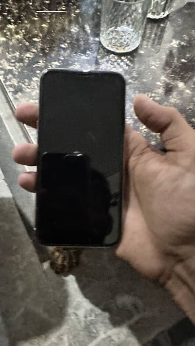 Hey im selling Iphone x white colour