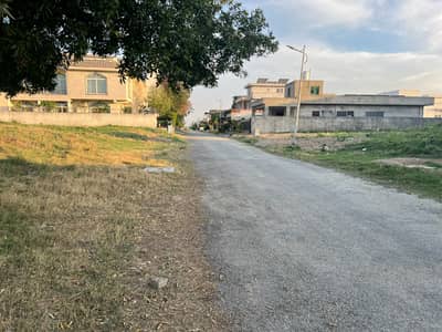 5 Marla Plot For sale in F block in B-17