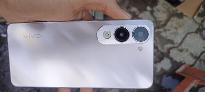 vivo y04 4gb 128gb with box. charger