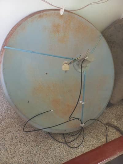 4 Feet Satellite Dish for Sale – better Condition