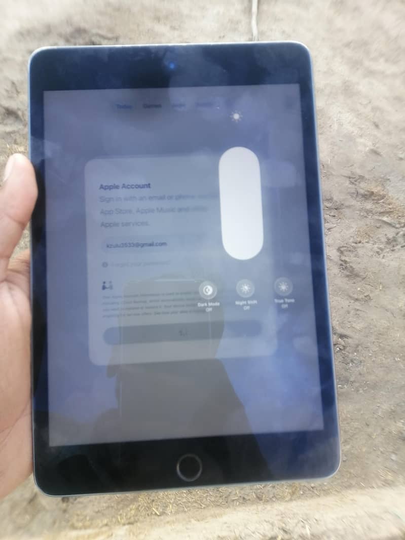 Ipad Mini 5  10/10 condition 1