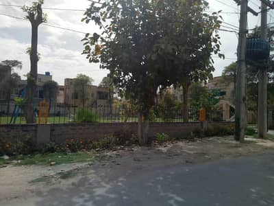 10 Marla Ideal Builder Location Near Park, Mosque, Market Plot For Sale