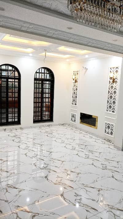Trivon Associates Presents - 10 Marla Luxury Executive House For Sale In New Lahore City - Royal Living!