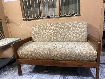 4 seater sofa available in reasonable price