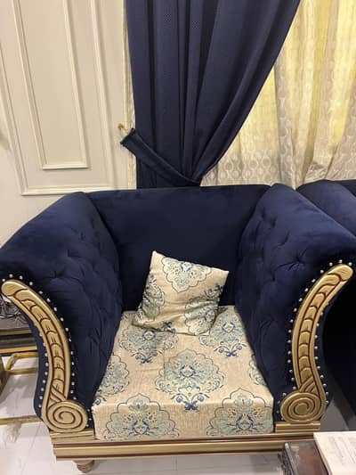 7 seater sofa with cushions. .