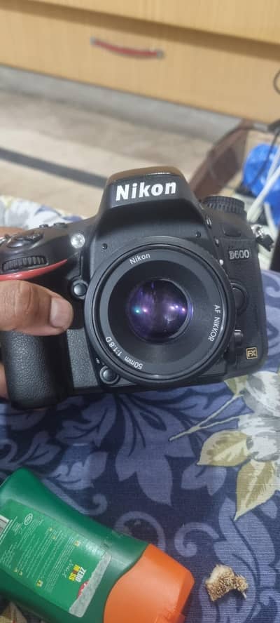 Nikon D600 Full frame Dslr with 50mm 1.8D lens battery charger strap