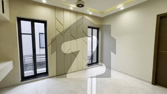 2800 Square Feet House In Beautiful Location Of G-8 In G-8