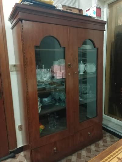 Showcase - Bartan Almari