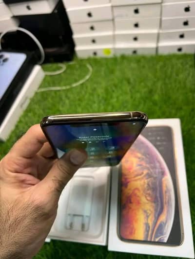 Apple iPhone XS 256 GB memory for sale. 0324=031=9647
