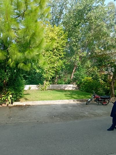 Beautiful Location Plot For Sale in G-14/2