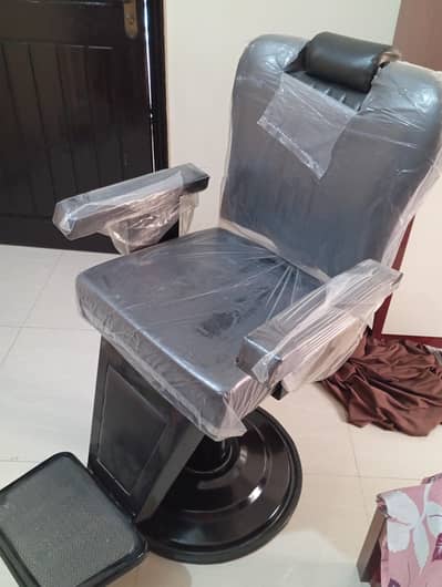 Salon chair, Hair cutting and Makeup Chair, Parlour Chair
