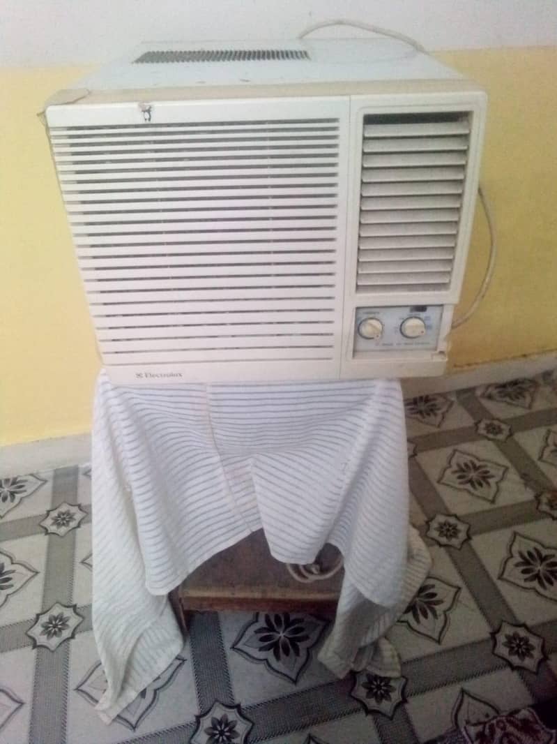 window ac 1