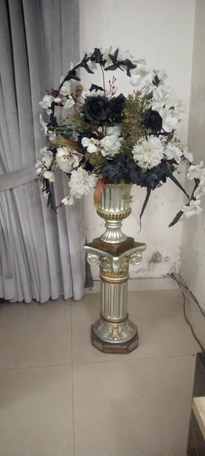 flower vase with stand