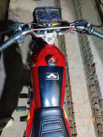 Honda 125  total orgnail
