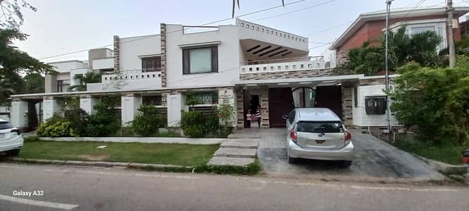 DOHS PHASE 2 800 SQ YD PARK FACING DOUBLE ROAD HOUSE FOR SALE