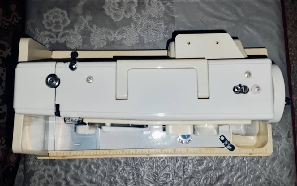 SEWING MACHINE IMPORT VERSION WITH TOOLS 1