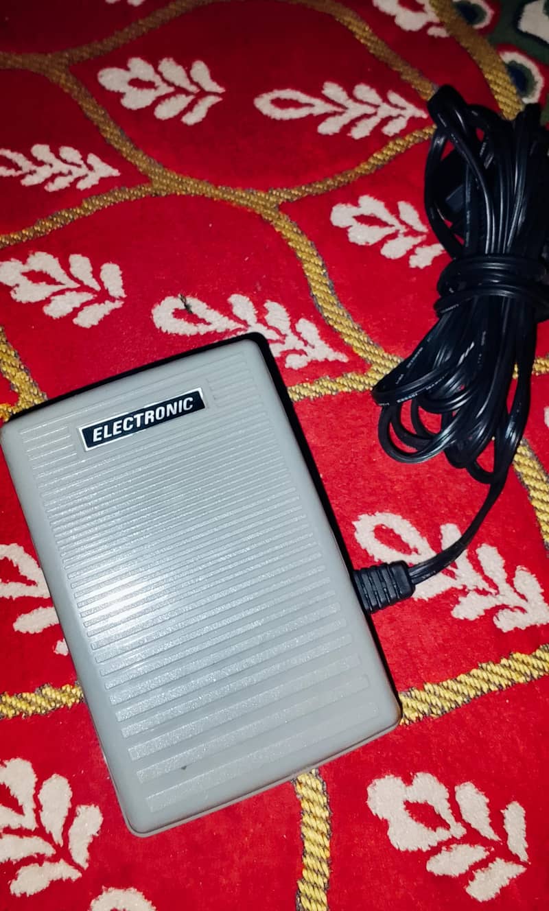 SEWING MACHINE IMPORT VERSION WITH TOOLS 3