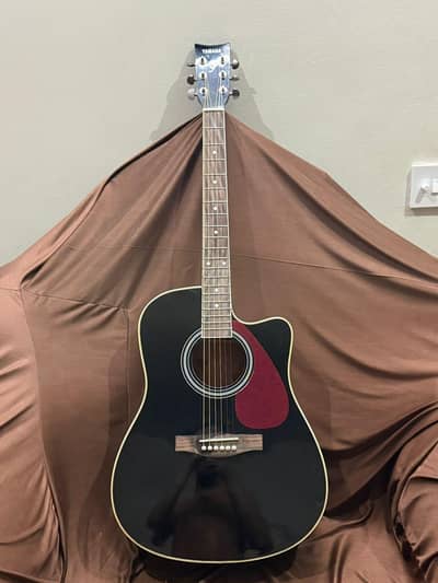 Acoustic yamaha guitar