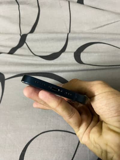 Iphone 13 9/10 condition