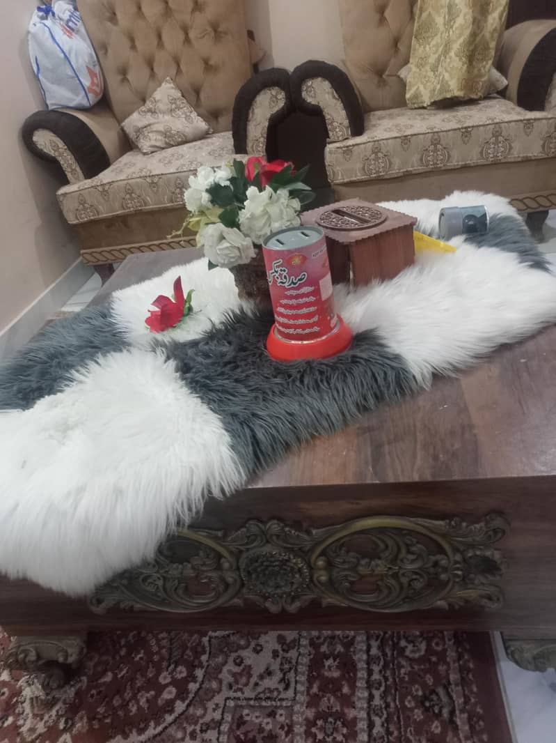 5 seter sofa set with tebel 4