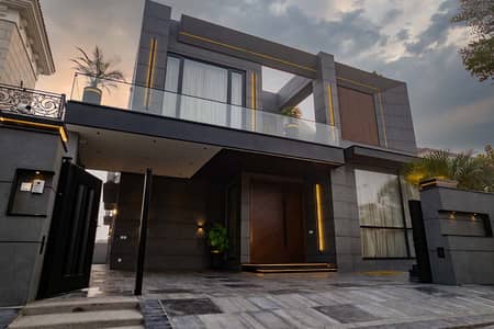 100% ORIGNAL KANAL EYE CATCHING SUPERB LUXURY BUNGALOW FOR SALE NEAR MCDONALS