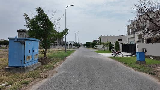 1 Kanal Pair Plot Facing Park Block T Ideal Location