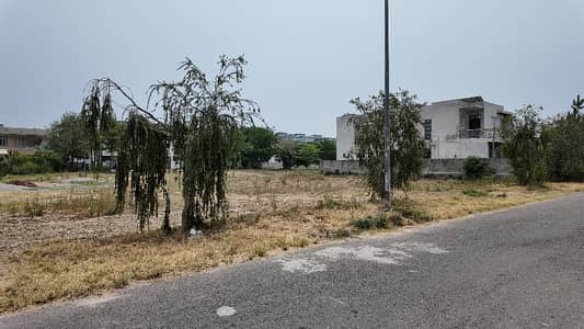 2 Kanal Plot Block L Near Raya Golf & Fair Medows Top Notch Location