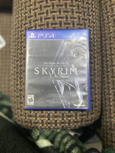 Playstation-4 ( SKYRIM-The Elder Scrolls 5 )
