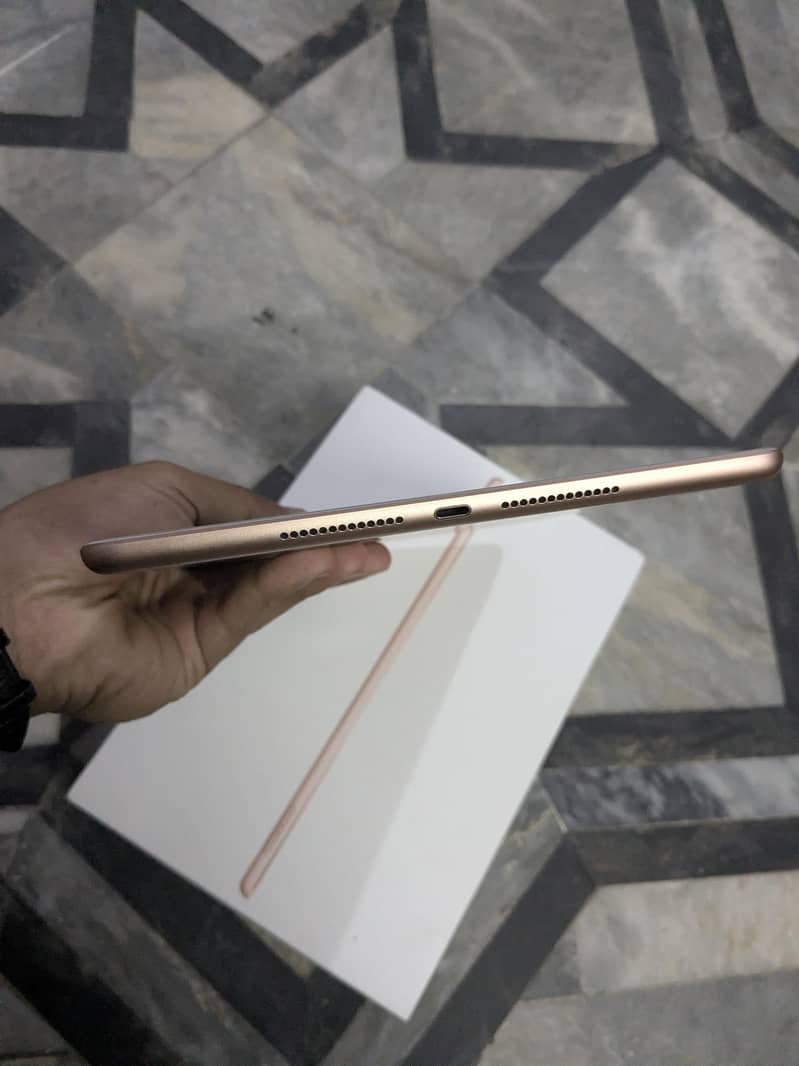 ipad 7th generation 10/10 8